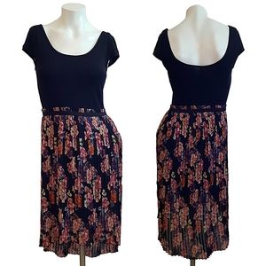 Xhilaration Black Floral Pleated Cap Sleeve Scoop Neck Dress